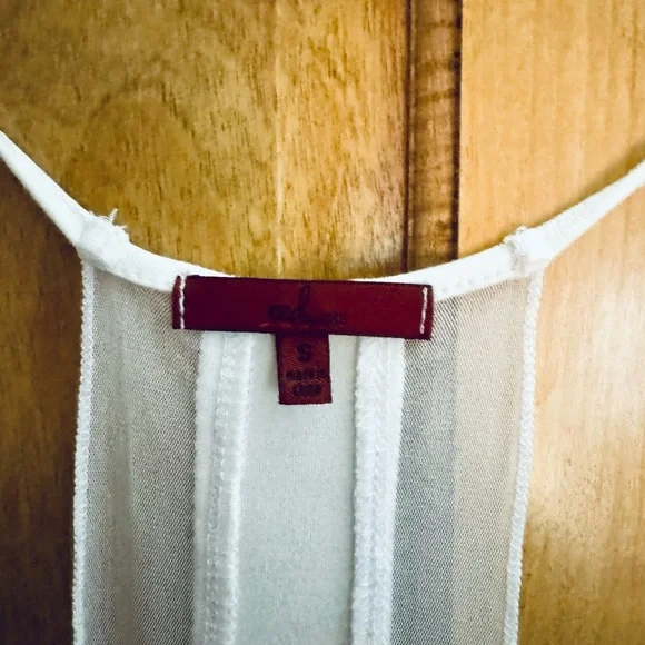 Racerback tank rom the Buckle. White with mesh details - Picture 4 of 5